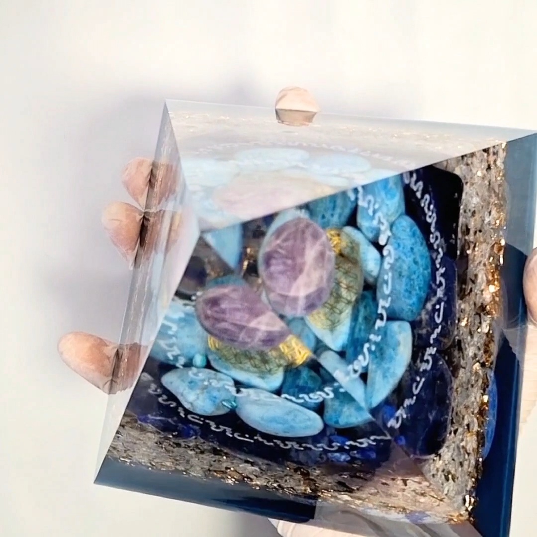 Plejádska energetická pyramída